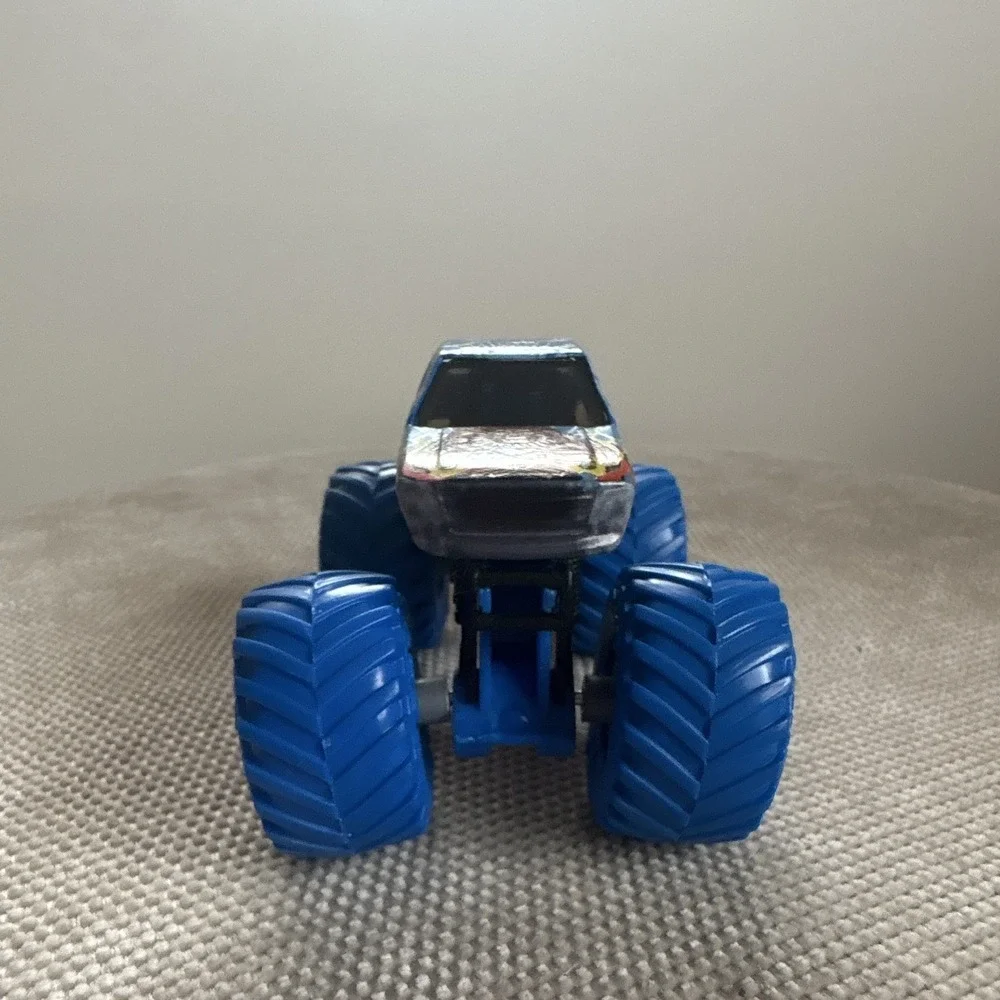 Monster Jam 1:64 Stone Crusher Gray Blue Tires 2023 Monster Truck Die Cast Metal